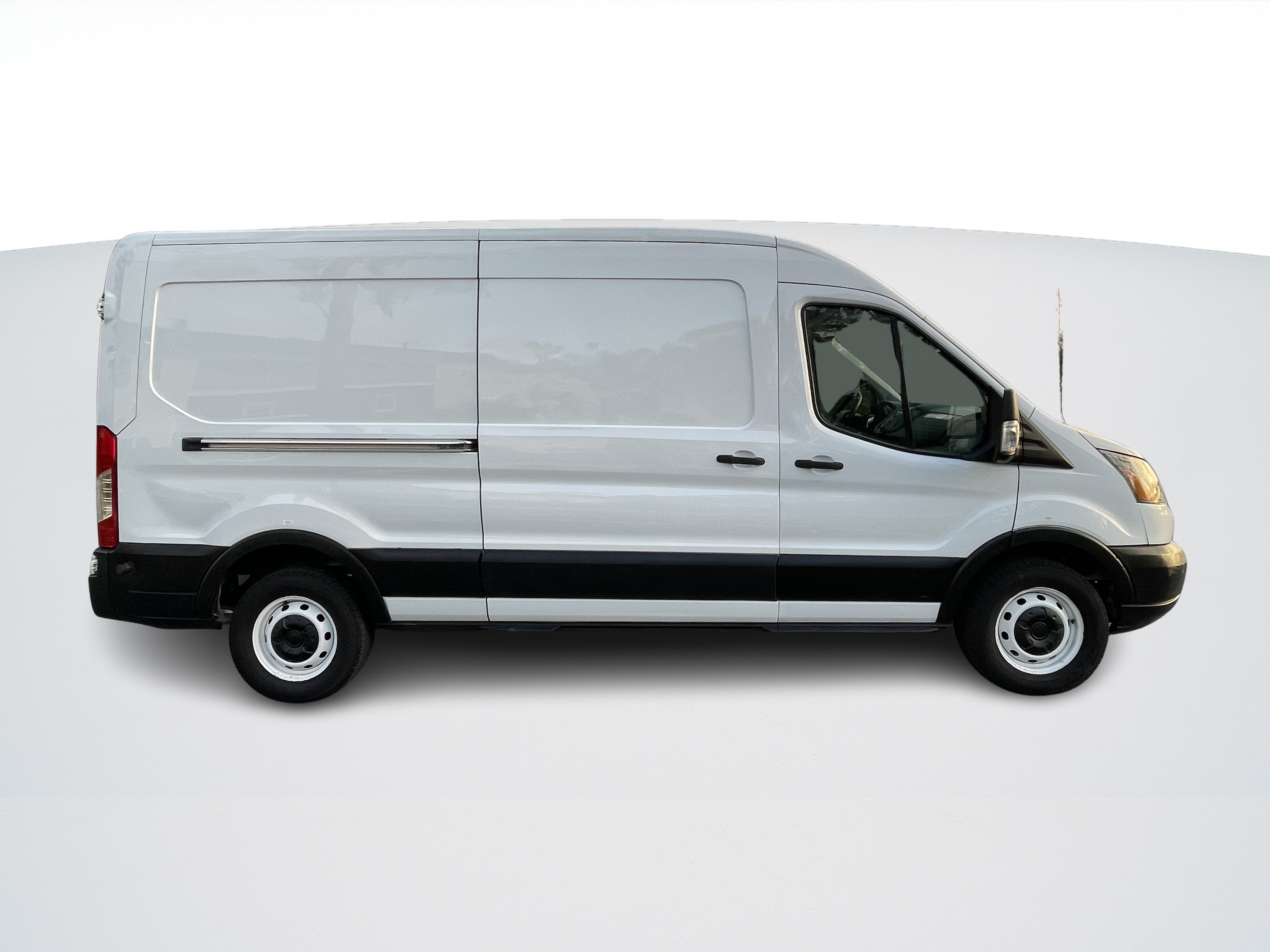 FORD TRANSIT 150 view 3