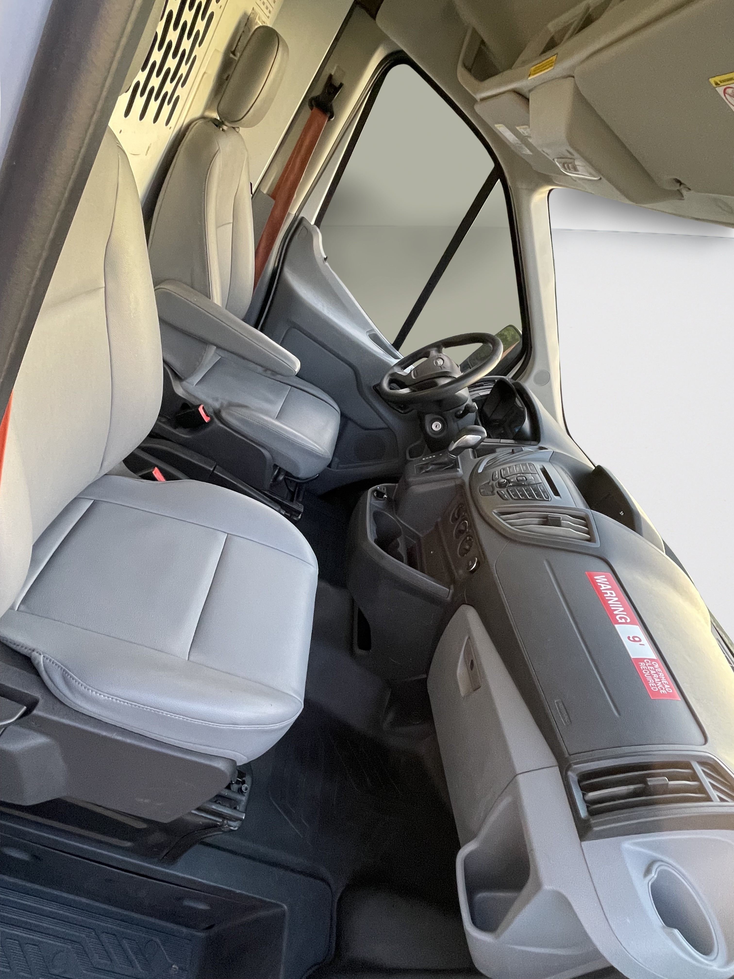 FORD TRANSIT 150 view 4
