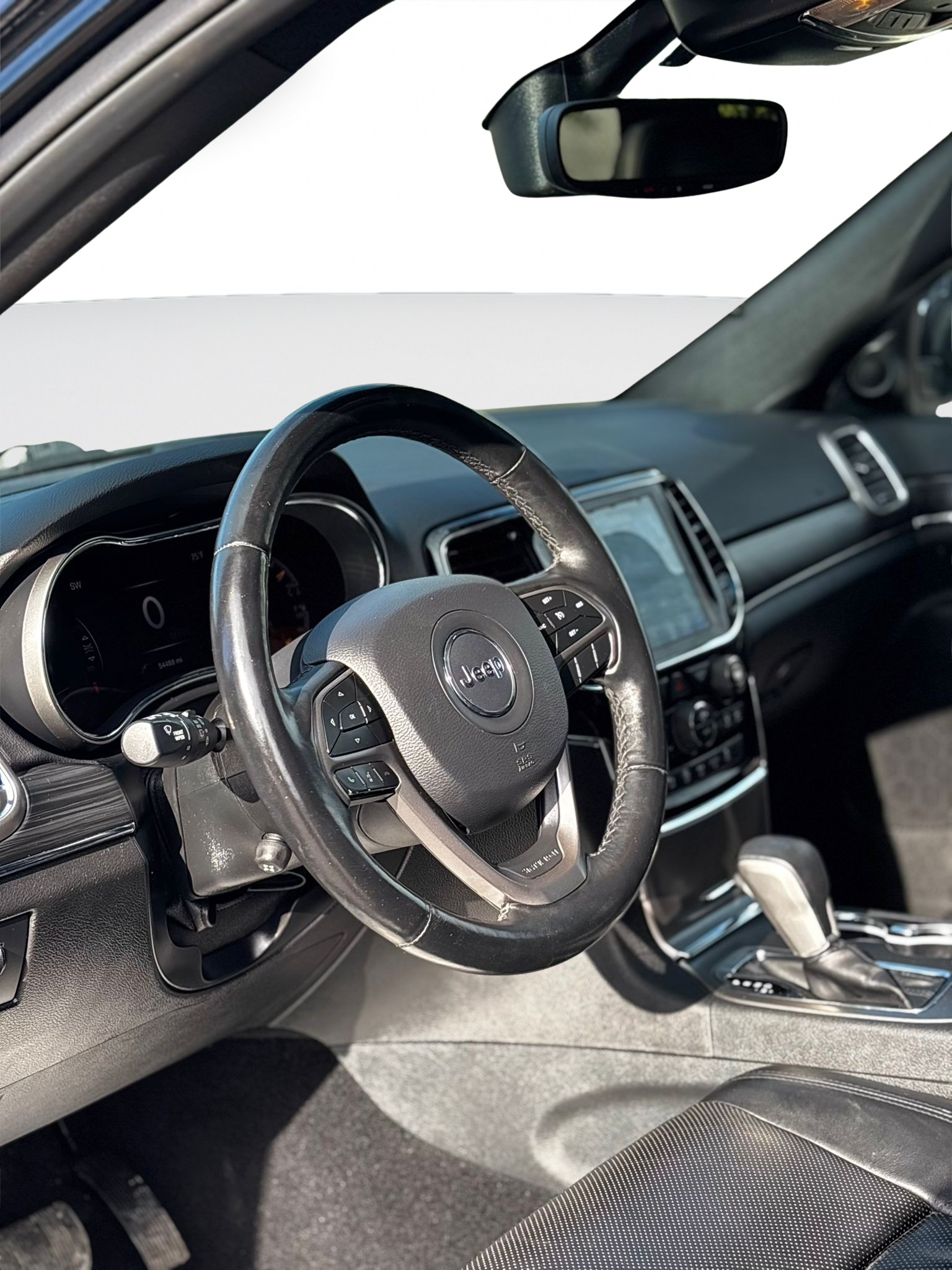 Jeep Grand Cherokee view 4