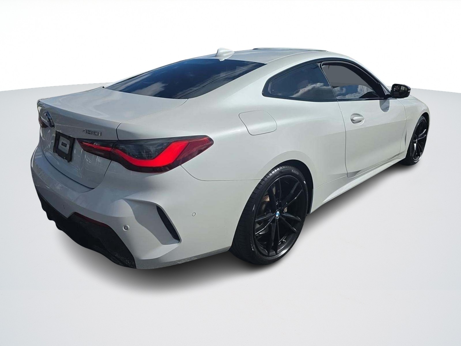 BMW 4 Series Coupe view 3