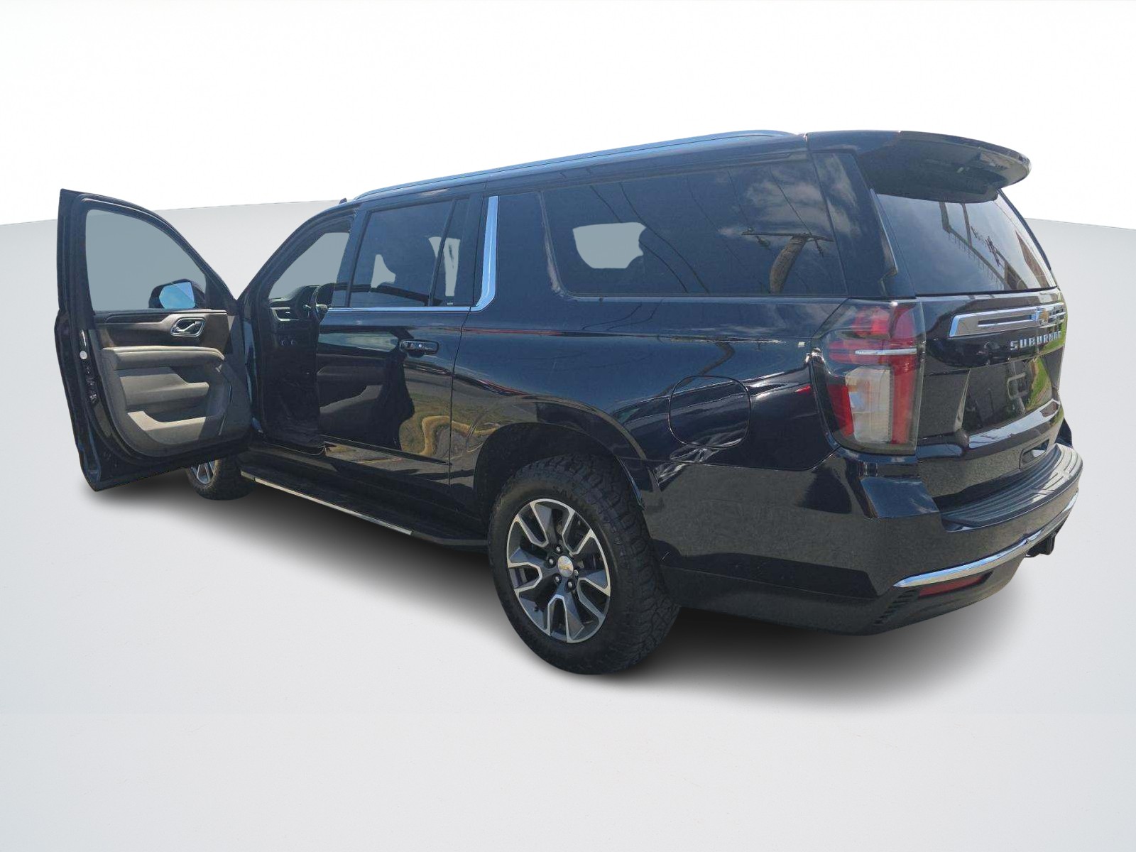 CHEVROLET SUBURBAN LS view 2