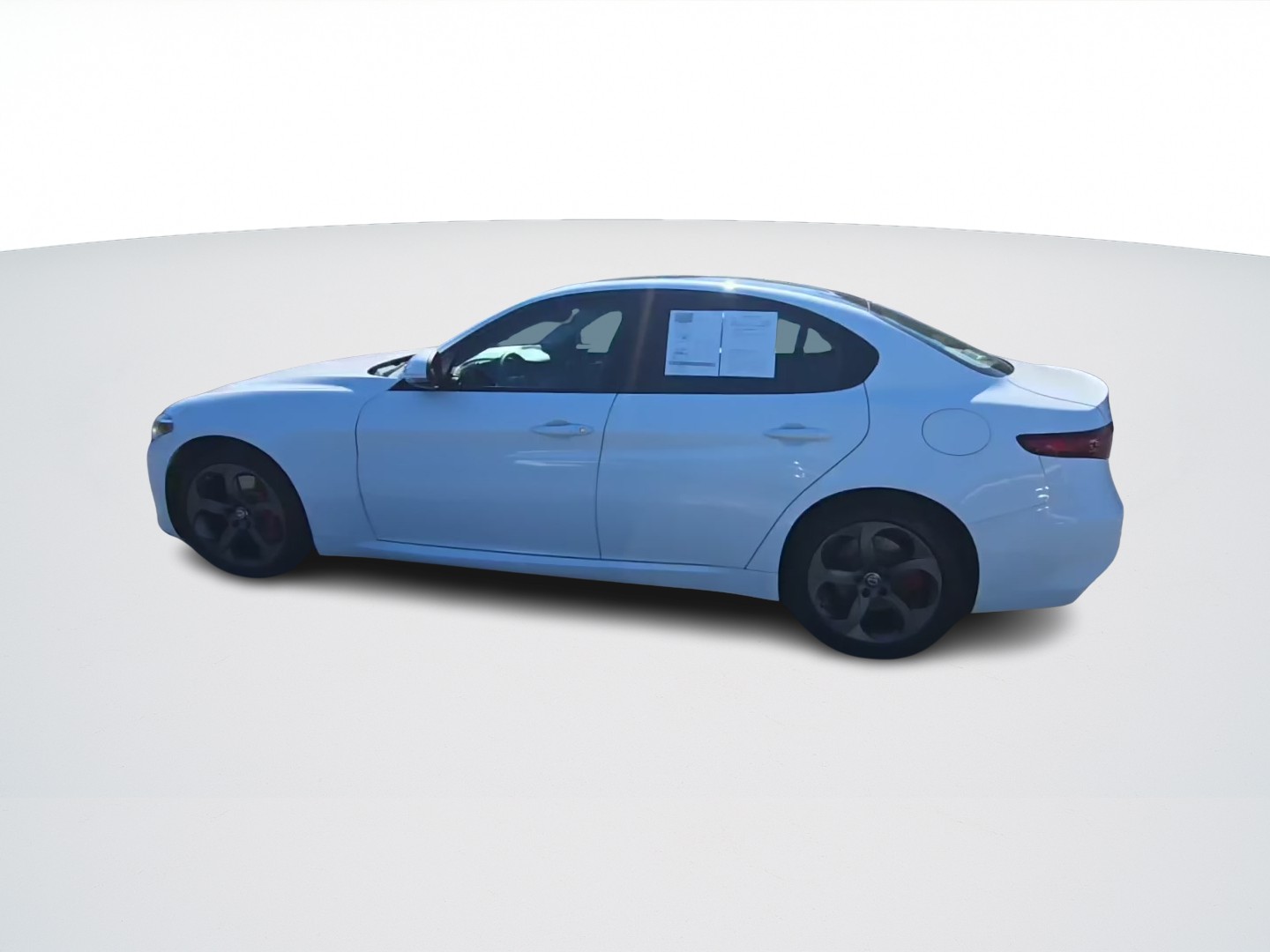 Alfa Romeo Giulia view 4