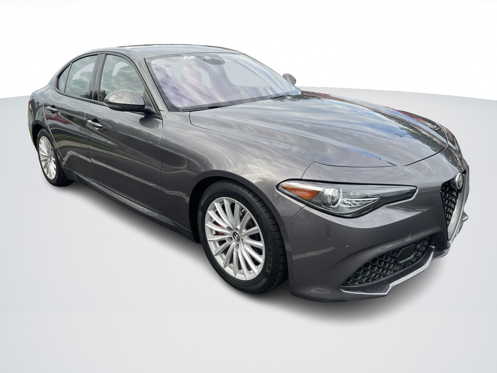 Alfa Romeo Giulia view 4